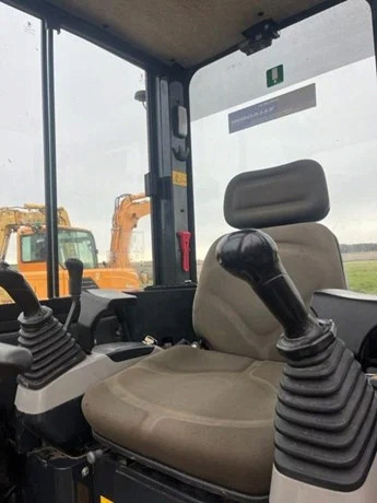 KOMATSU PC26MR-3 – Bild 8