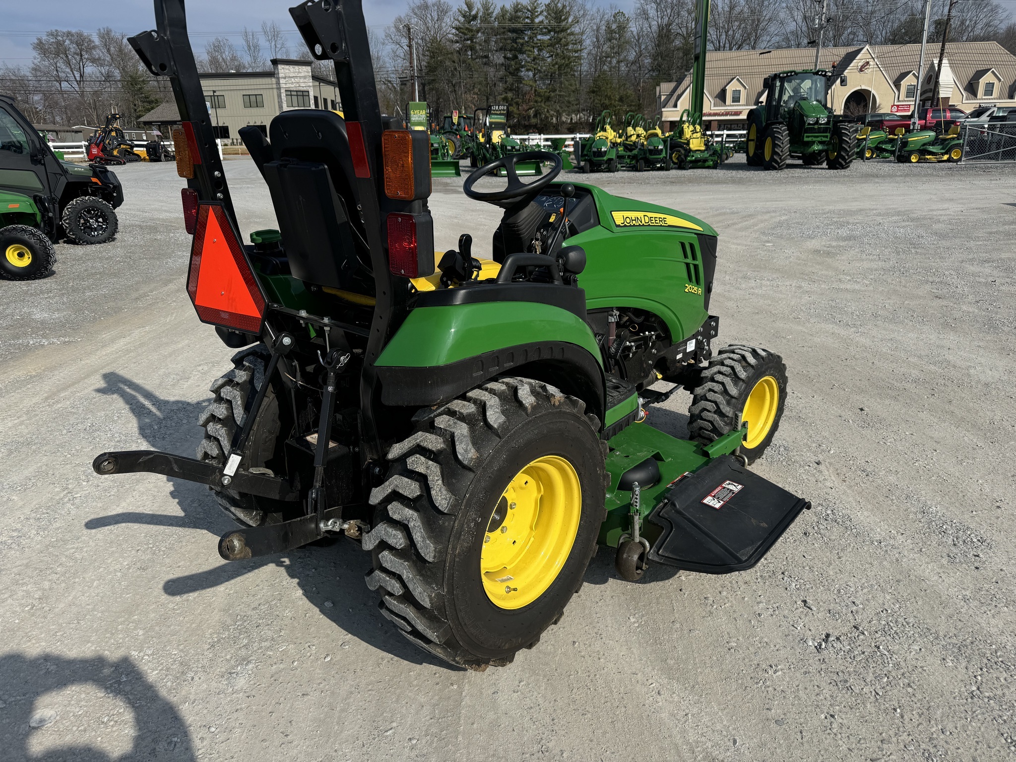 John Deere 2025R – Bild 6
