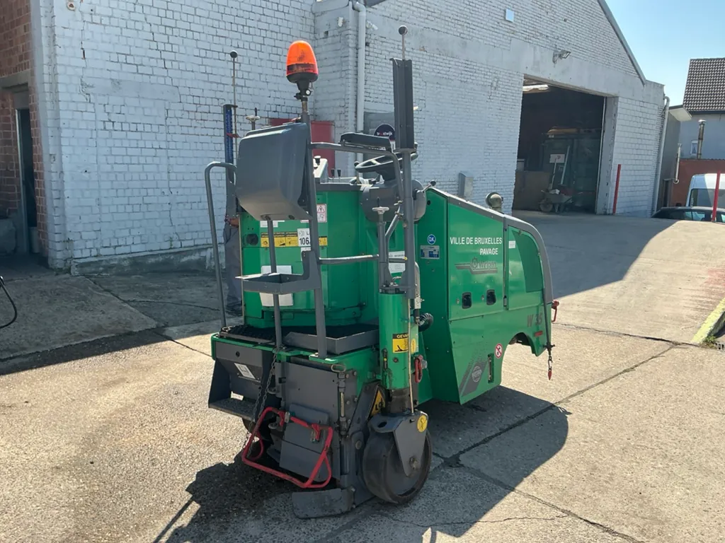 Wirtgen W35 Asphaltfräsmaschine – Bild 5