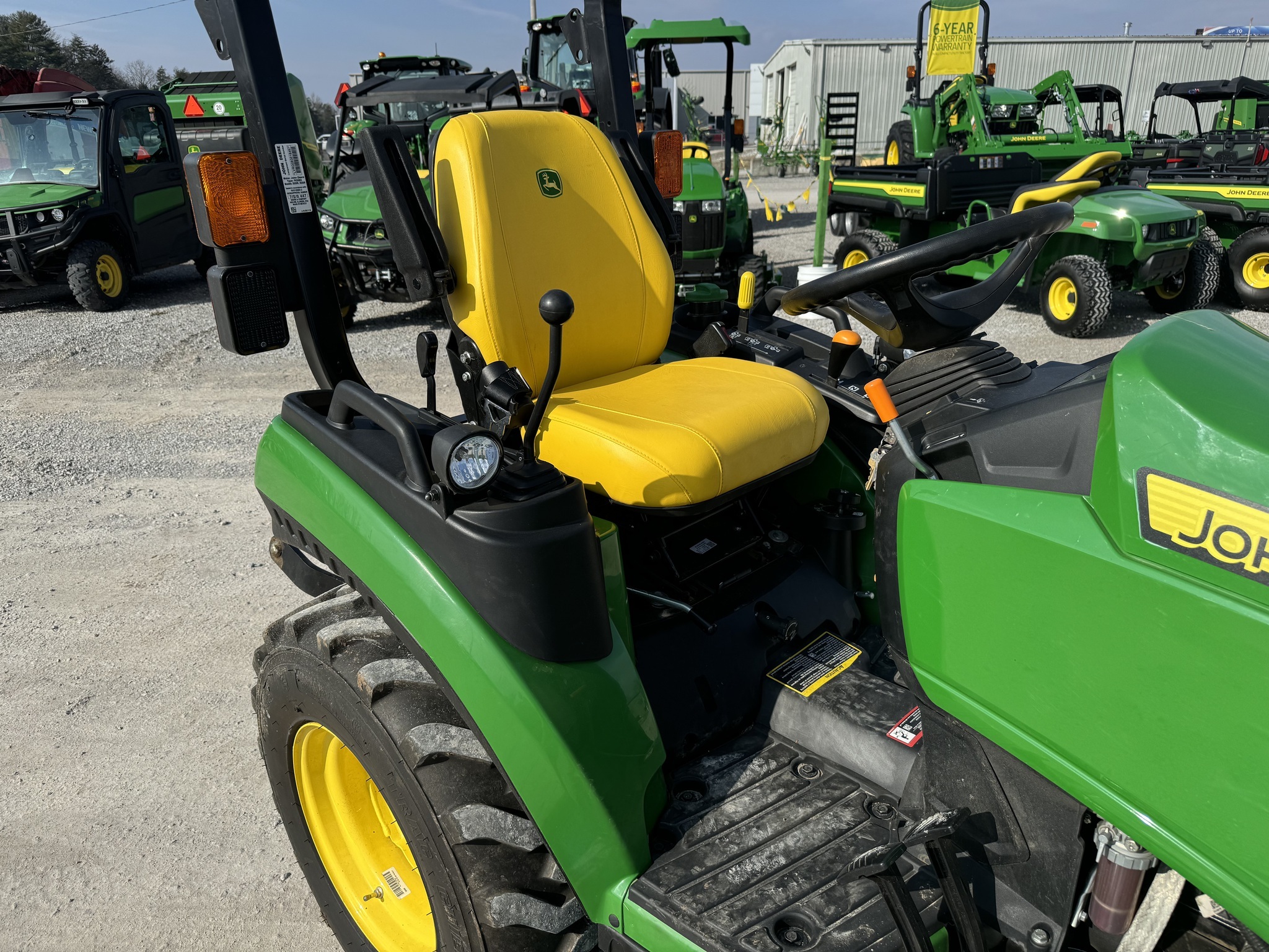 John Deere 2025R – Bild 7