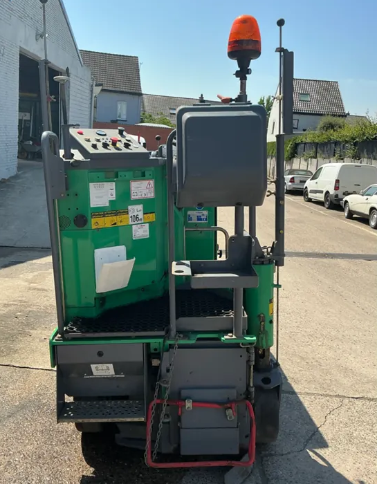 Wirtgen W35 Asphaltfräsmaschine – Bild 6